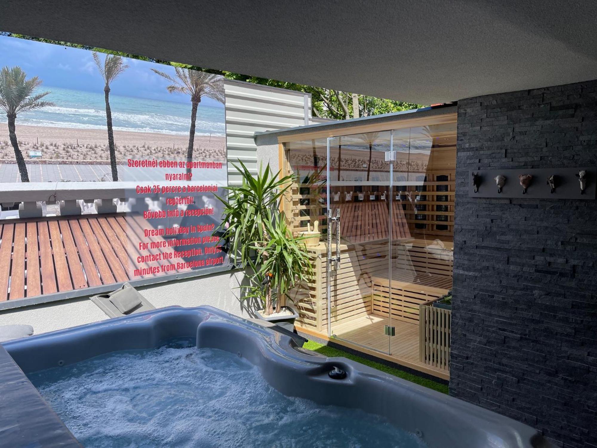 Arena Deluxe & Hotel *