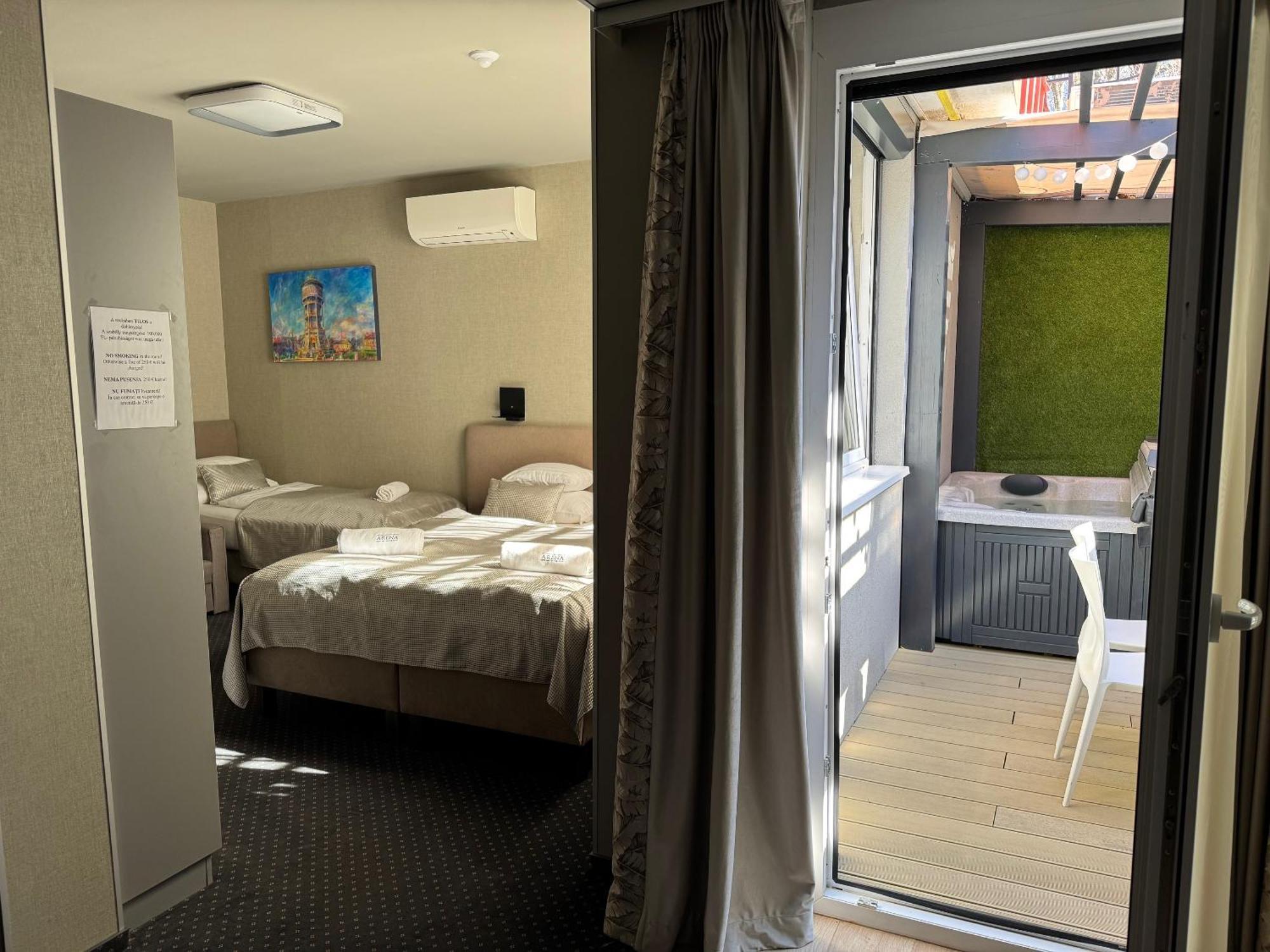 Arena Deluxe & Hotel *