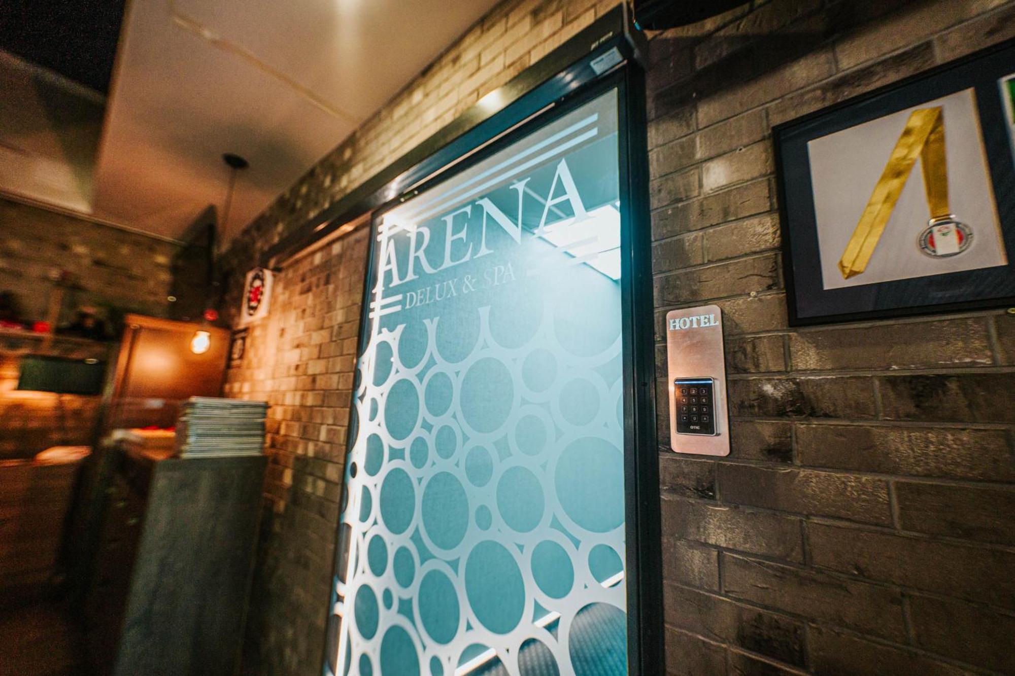 Arena Deluxe &